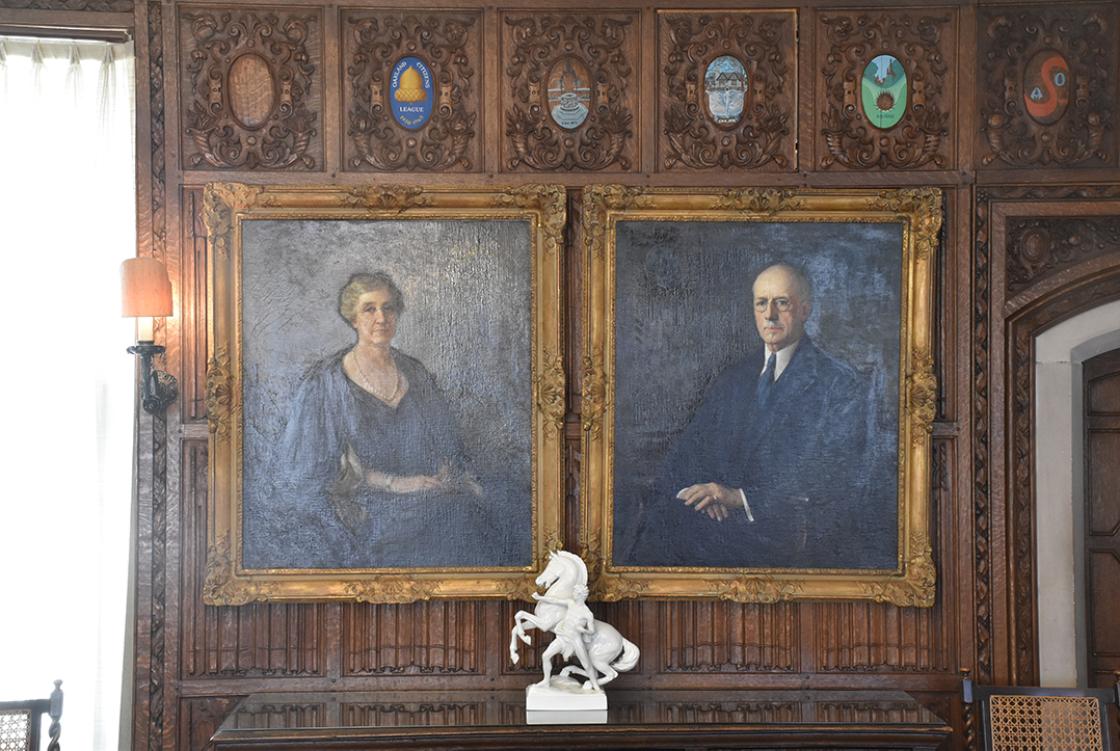 Cranbrook House Oak Room Booth Portraits