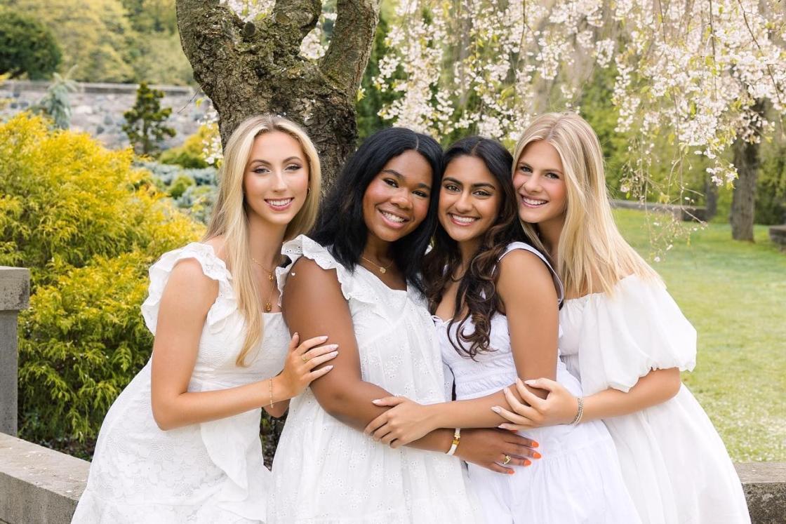 Portrait photograph of seniors at Cranbrook Gardens by Nicole Rollin.